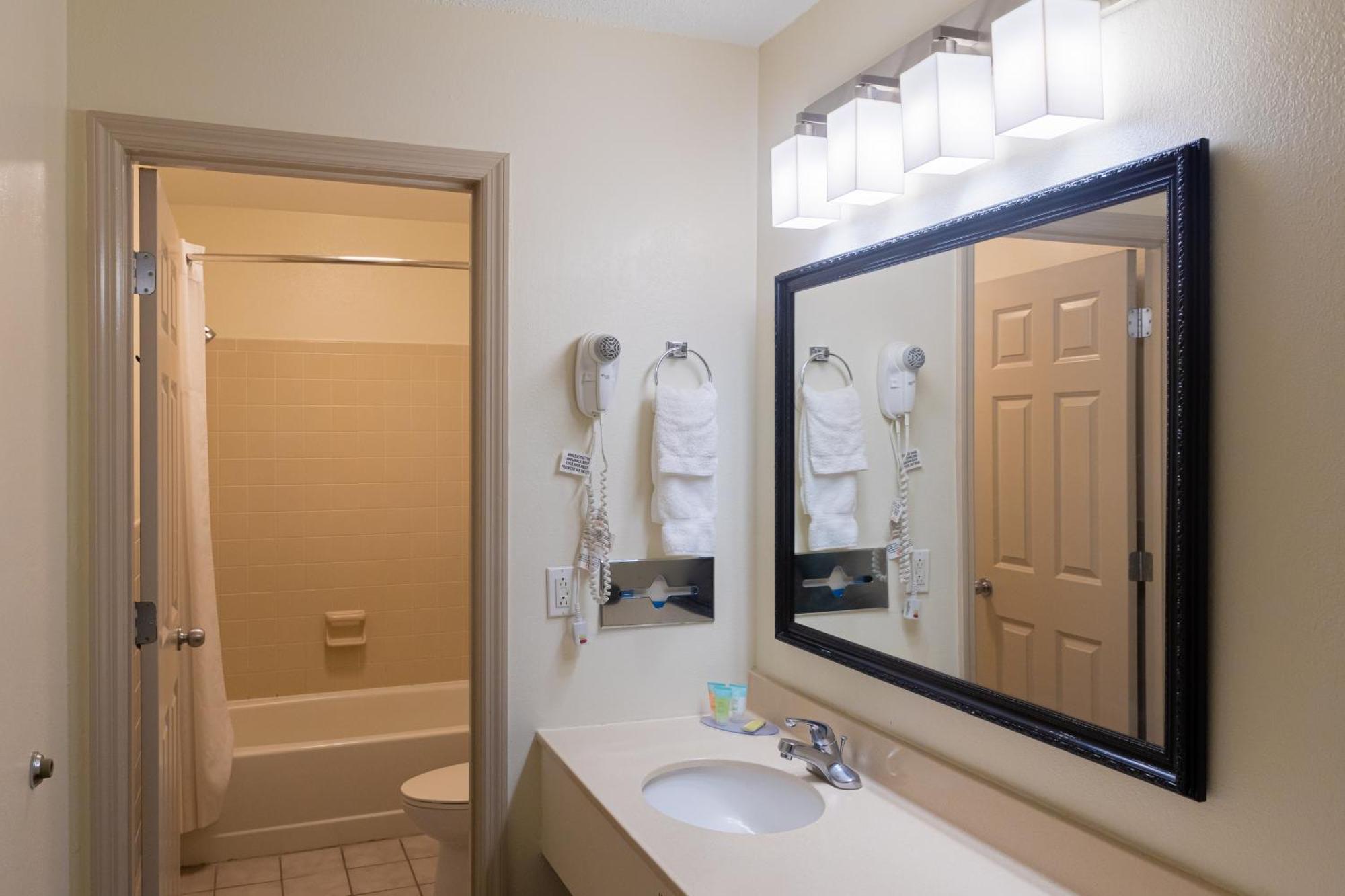 Cottonwood Suites Savannah Hotel & Conference Center Pooler Kültér fotó
